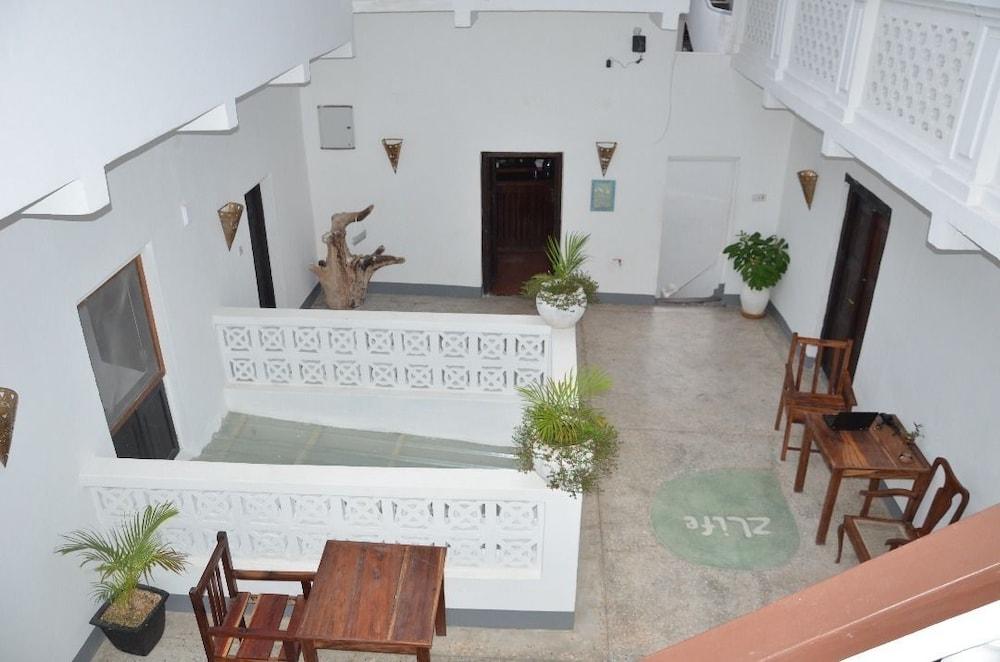 Zanzibar Hostel 2*